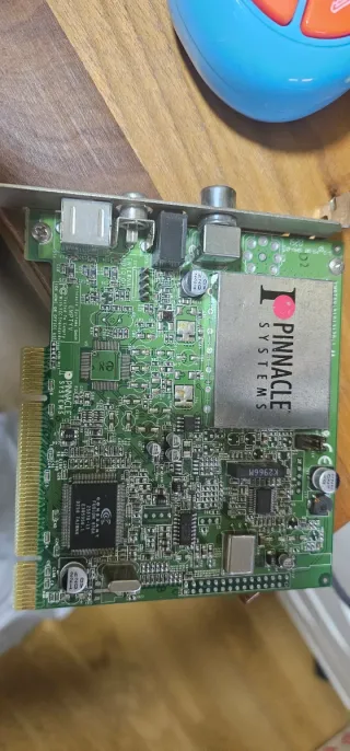 Lote Pinnacle Capturadora Studio Deluxe + BlueBox