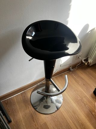 Taburete cocina moderno negro y metalizado