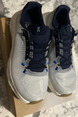 On Cloud Zapatillas talla 43 A Estrenar