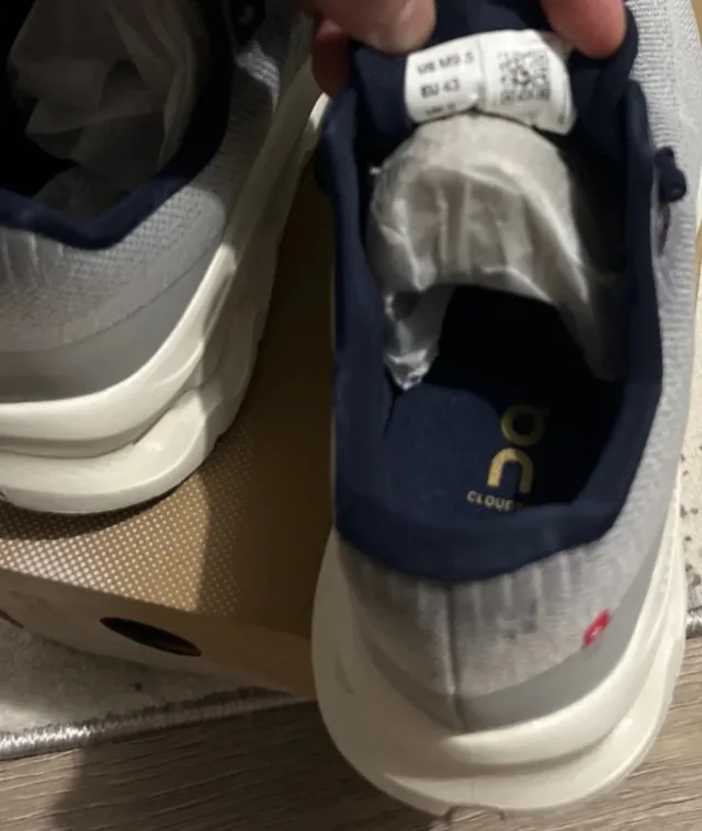 On Cloud Zapatillas talla 43 A Estrenar