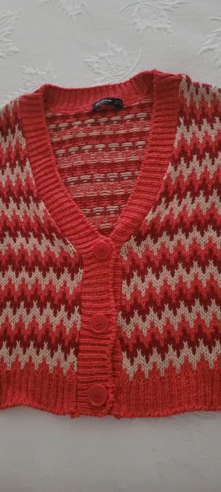 Chaqueta Stradivarius Zigzag Roja y Beige