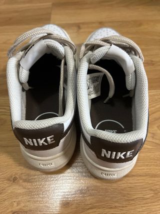 Zapatillas Nike Blancas y Marrones