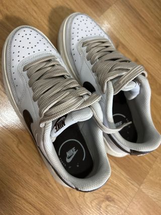 Zapatillas Nike Blancas y Marrones