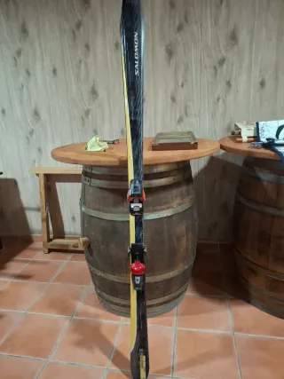 Esquís y bastones de esquí A recoger en Tarrassa