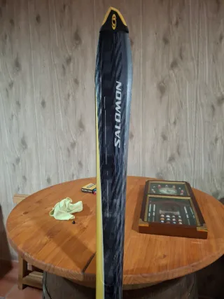 Esquís y bastones de esquí A recoger en Tarrassa