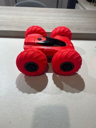 Coche teledirigido todoterreno rojo