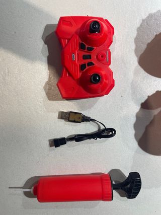 Coche teledirigido todoterreno rojo