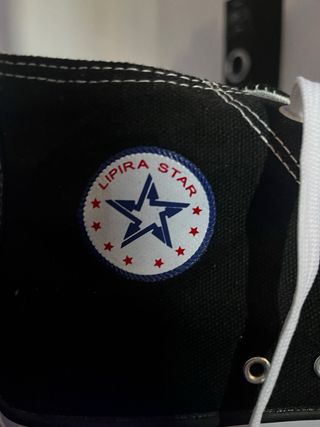 Zapatillas altas negras y blancas