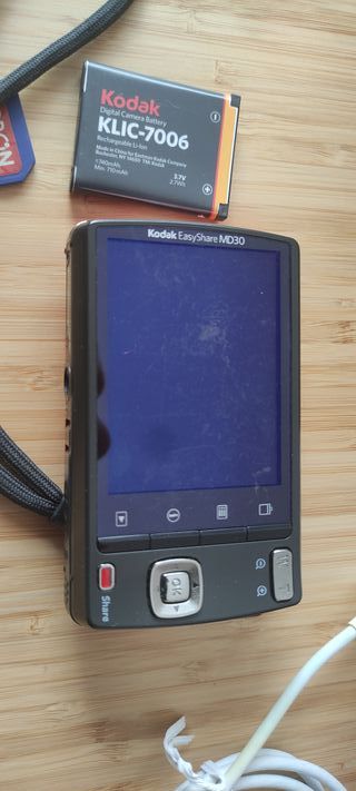 Cámara Kodak KLIC-7006 Roja