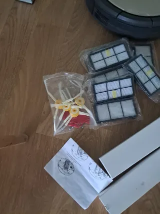 Robot Roomba con filtros,  para piezas.