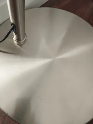 Lámpara de pie moderna extensible con pantalla