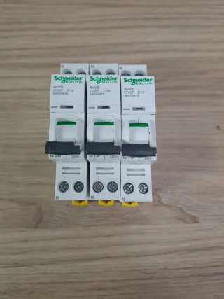 Schneider Electric Acti9 C16 Interruptor
