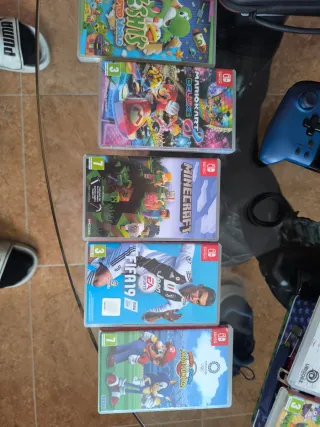 Nintendo Switch con 10 giochi e controller multipli