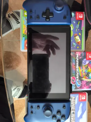 Nintendo Switch con 10 giochi e controller multipli