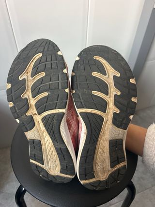 Zapatillas deportivas ASICS rosas y blancas