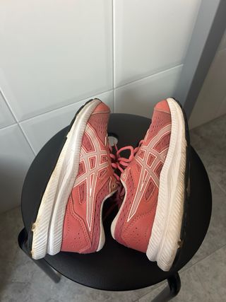Zapatillas deportivas ASICS rosas y blancas