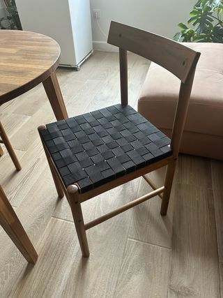 Mesa y sillas en perfecto estado