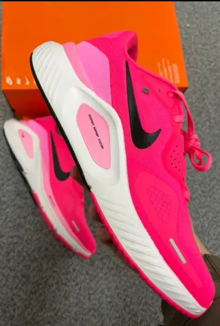 Nike Air Zoom Structure talla 42,5 A Estrenar