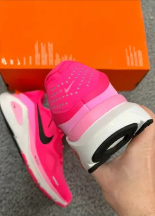 Nike Air Zoom Structure talla 42,5 A Estrenar