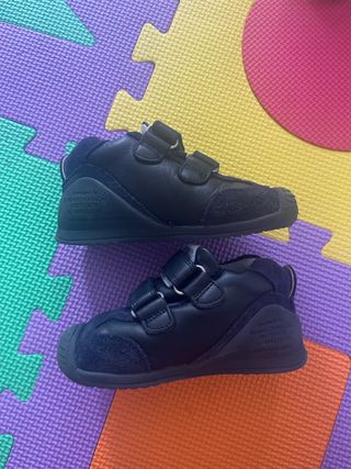 Biomecanics Talla 22 Azul Marino