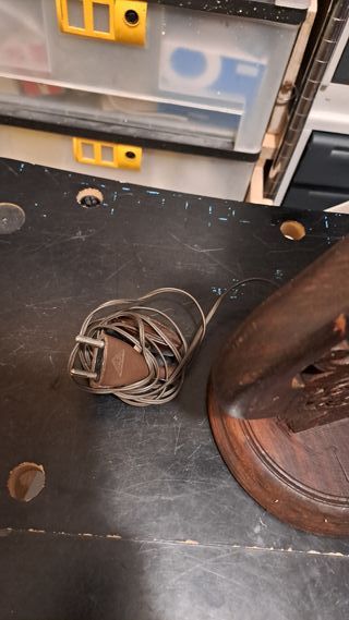 Lume in legno intarsiato antico