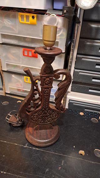 Lume in legno intarsiato antico