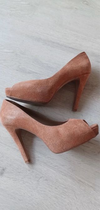 Zapatos de tacón beige/ arena peeptoe talla 36
