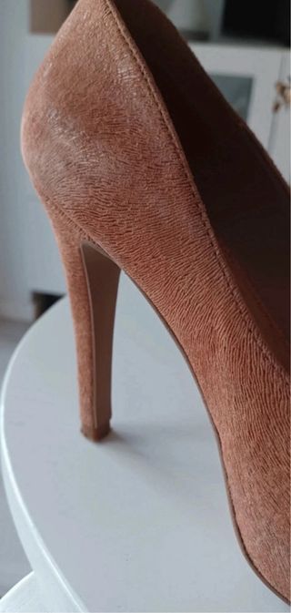 Zapatos de tacón beige/ arena peeptoe talla 36