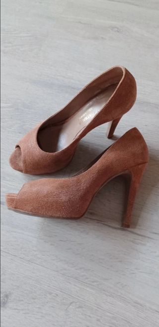 Zapatos de tacón beige/ arena peeptoe talla 36