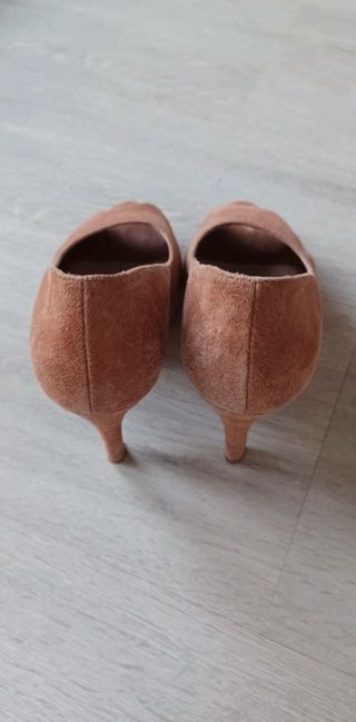 Zapatos de tacón beige/ arena peeptoe talla 36