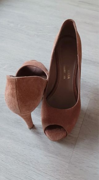 Zapatos de tacón beige/ arena peeptoe talla 36