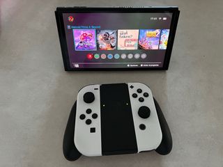 Nintendo Switch OLED Bianca