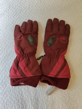 Guantes de esquí rojos y negros