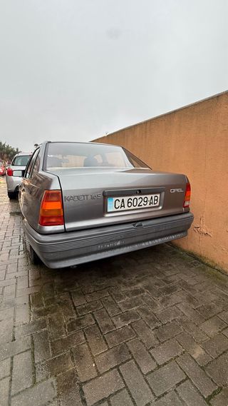 Opel Kadett 1988 1.6 SV 4P