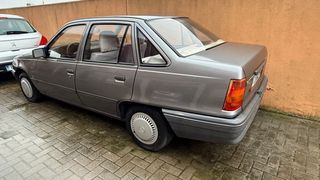 Opel Kadett 1988 1.6 SV 4P