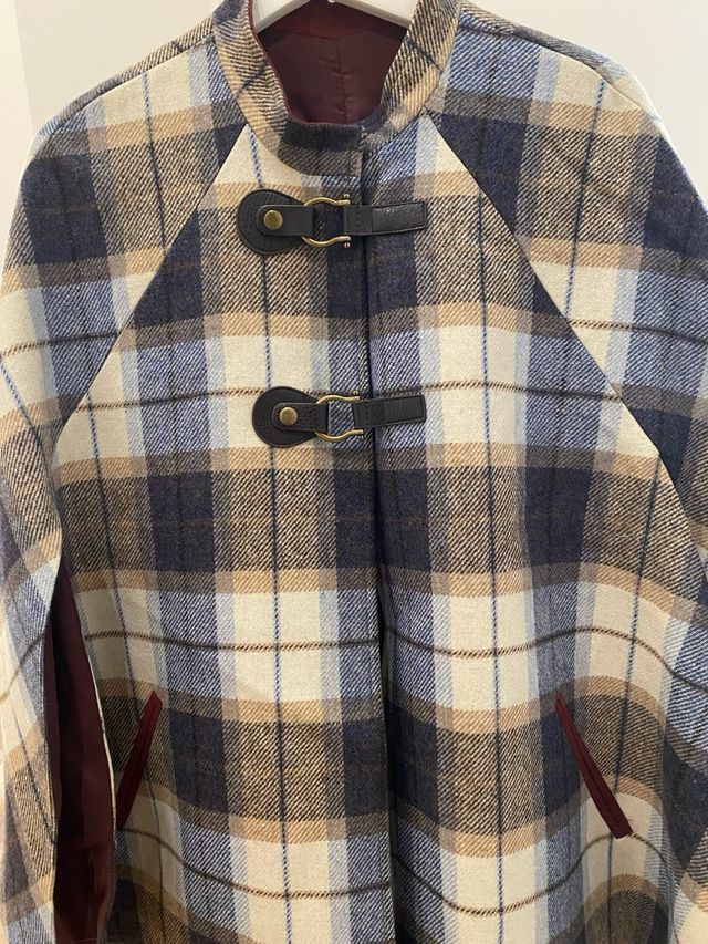 Capa de cuadros beige y azul