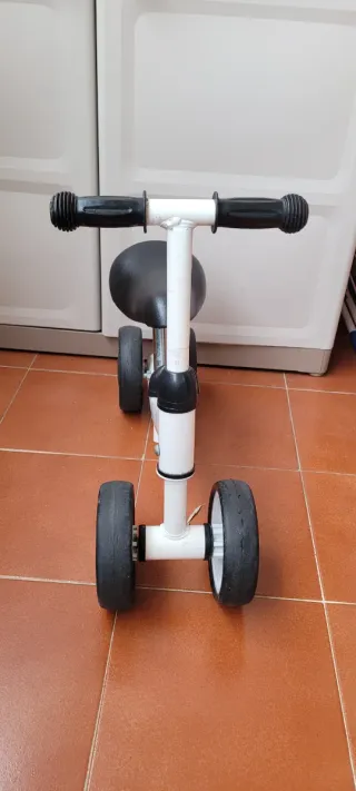 Bicicleta de equilibrio infantil