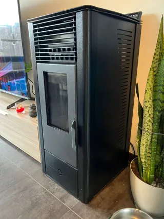 Chimenea Pellets Fujisol DS11 11Kw Negra