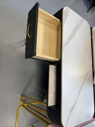 Tavolo per manicure nero e dorato