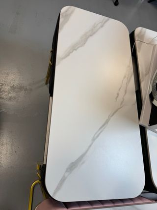 Tavolo per manicure nero e dorato