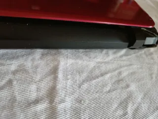 Ordenador portátil Toshiba rojo