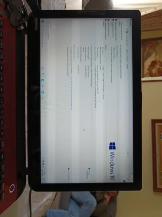 Ordenador portátil Toshiba rojo