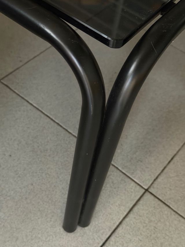 Mesa baja cristal ahumado y metal