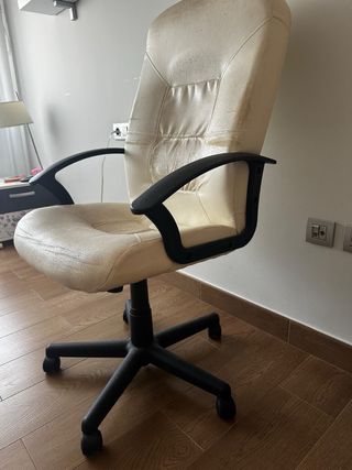 Silla de oficina blanca