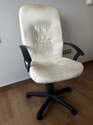 Silla de oficina blanca