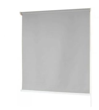 Tenda avvolgibile in PVC grigio, traslucida.