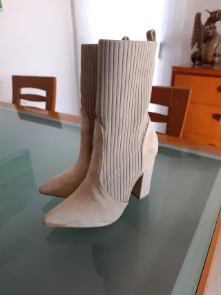 Botas de chica beige