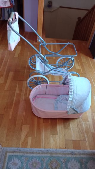 Carrito de bebé de juguete rosa