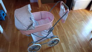 Carrito de bebé de juguete rosa