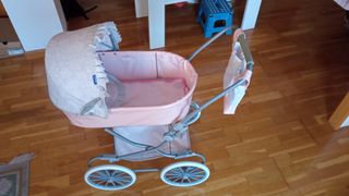 Carrito de bebé de juguete rosa